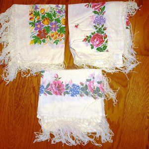 Shawl Peasant Style with Flowers Size 36" x 36"